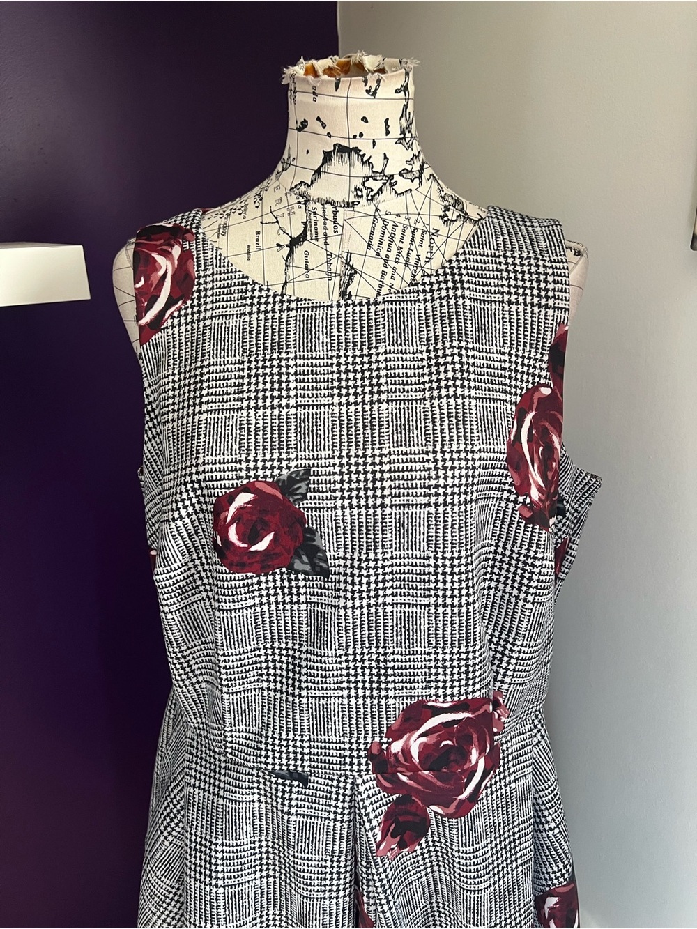 Roz & Ali Gray Plaid Plus Size Sleeveless Dress with Burgundy Rose Print - Picture 2 of 9